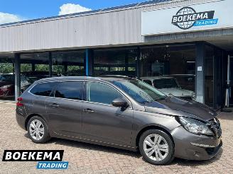 Schadeauto Peugeot 308 SW 1.2 PureTech Executive Glazen-Dak Navigatie Climate Cruise 2015/6