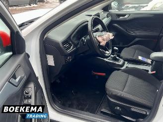 Ford Focus Wagon 1.0 EcoBoost 125PK Hybrid Navi Climate Cruise PDC Trekh. picture 17