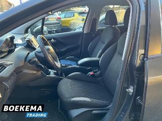 Peugeot 208 1.2 PureTech Style Navi Climate Cruise PDC picture 16