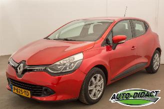 schade Renault Clio 0.9 TCe Navi Expression