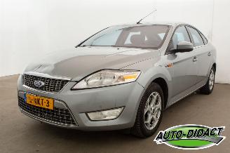 Damaged car Ford Mondeo 2.0-16V Limited Clima Navi 2010/9