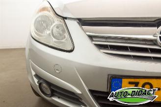 Opel Corsa 1.4-16V Cosmo picture 32