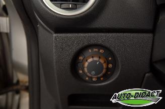 Opel Corsa 1.4-16V Cosmo picture 12