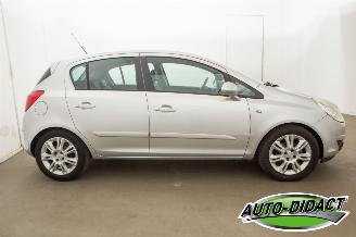 Opel Corsa 1.4-16V Cosmo picture 38
