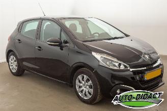 Peugeot 208 1.2 PureTech 66.812 km NAP Airco Blue Lion picture 2