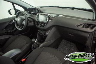 Peugeot 208 1.2 PureTech 66.812 km NAP Airco Blue Lion picture 18