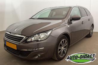 damaged passenger cars Peugeot 308 SW 1.2 PureTech Clima Navi Pano Style 2015/7