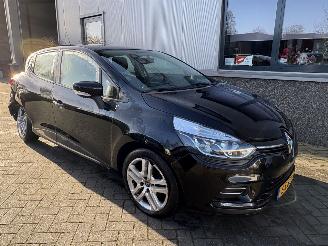 skadebil auto Renault Clio 0.9 TCe Zen 2018/6