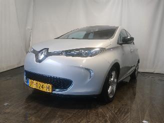 uszkodzony samochody osobowe Renault Zoé Zoé (AG) Hatchback 5-drs 46kW (5AM-450(5AM-B4)) [46kW]  (06-2012/...=
) 2013/1