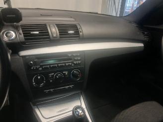 BMW 1-serie 1 serie (E81) Hatchback 3-drs 116i 1.6 16V (N43-B16A) [90kW]  (03-2007=
/12-2011) picture 15