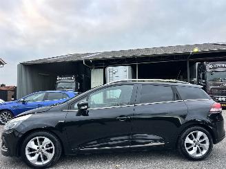 Avarii autoturisme Renault Clio Estate 0.9 TCe Turbo 90pk Limited - nap - navi - pdc - lmv - led - touchscreen - aux - usb - 4x nw banden 2017/1