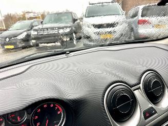 Alfa Romeo MiTo 1.4i 79pk 6-bak Distinctive - airco - elektr ramen + spiegels - lmv - radio - boekjes + sleutels compl picture 34