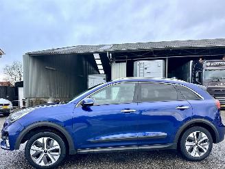 uszkodzony samochody osobowe Kia e-Niro 64kWh 204pk aut DynamicPlusl - nap - schuifdak - carplay - keyless - stuurverw - front + line assist 2021/11