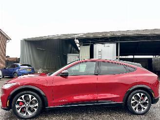 Schadeauto Ford Mustang Mach-e 75 kWh awd 371pk aut premium - pano - 360cam - leer - stoel + stuurverw - b&o - front + line + side assist 2023/5