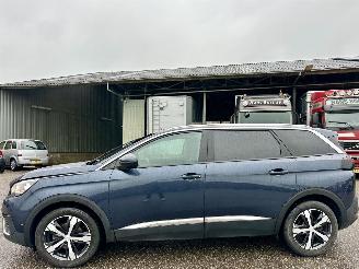 Schadeauto Peugeot 5008 1.2T 131pk 6-traps aut + F1 Crossway 7Pers - navi - leer - virtual - camera v+a - line + side assist - 50dkm 2019/6