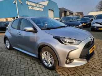 Unfallwagen Toyota Yaris LET OP  !! Mazda 2 Hybrid autom 1.5 Agile ( Toyota Yaris) 48000km nwpr € 25000 2022/2