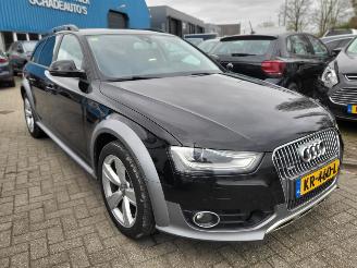 Voiture accidenté Audi A4 allroad A4 allroad 2.0 TDI QUATTRO 177 PK S-TRONIC PRO LINE 1e eigenaar 2013/7