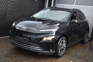 Schadeauto Hyundai Kona 39Kwh Comfort 136Pk SOH 100% 3FASE *Navi/Clima/Camera/stoelverwarming 2021/8