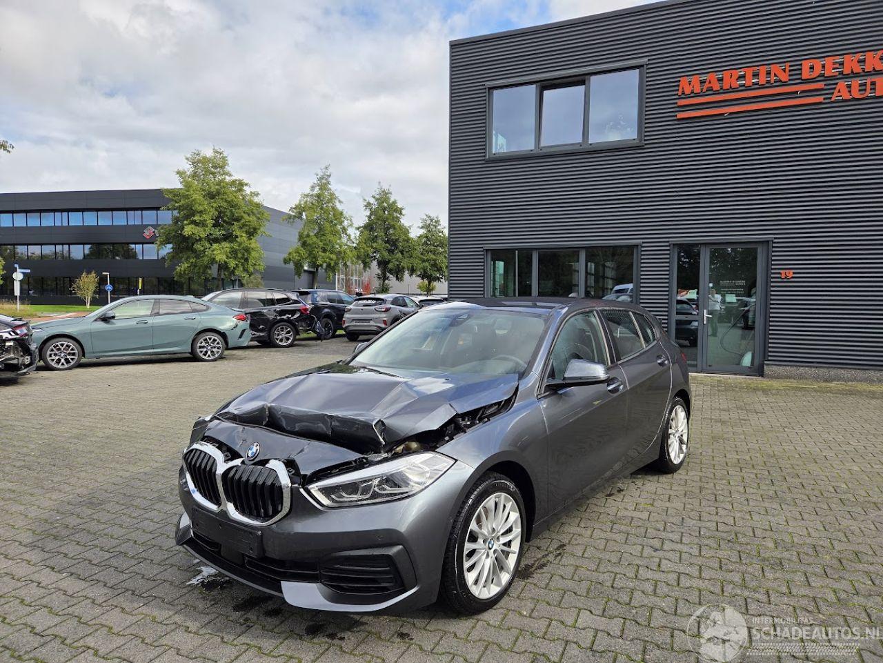BMW 1-serie 118i 103KW AUTOMAAT  / NAVI / CAMERA