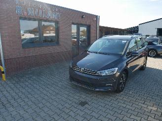 Schadeauto Volkswagen Touran HIGHLINE 7-PERSOONS DSG ALCANTARA 2022/12