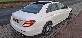 Mercedes E-klasse E200 Aut. AMG-LINE  AmbientLight  HalfLeer Navi Pano/SchuifDak StoelVerwarming NL-AUTO Schadevrij picture 5