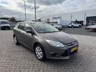 uszkodzony samochody osobowe Ford Focus 1.6 TDCi 77Kw Airco Euro5 2013/4