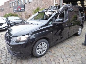 damaged passenger cars Volkswagen Caddy Maxi 2023/5