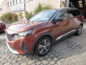 Schadeauto Peugeot 5008 Allure 2021/8