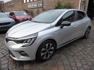 Schadeauto Renault Clio Evolution 2023/3