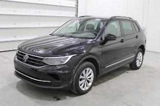 krockskadad bil auto Volkswagen Tiguan  2023/8