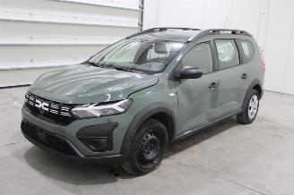 krockskadad bil auto Dacia Jogger  2023/6