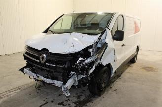 damaged passenger cars Renault Trafic  2023/2