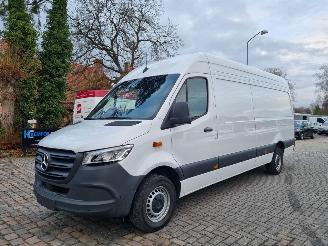 Schadeauto Mercedes Sprinter Pro 317 CDI Aut Maxi Led Mbux Navi Stoelverw 2024/7