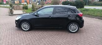 Kia Rio 1.4-DOHC Automatik Navi Climatecontrol Stoelverwarming Lichtautomaat Regensensor Led-Koplampen 4xelek ramen Elektrische-spiegels met verwarming Privacyglas Achteruitrijcamera Mistlampen 16-inch Kia velgen picture 2