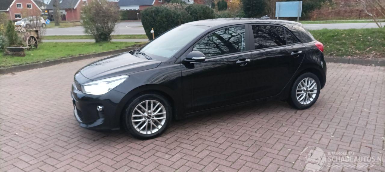 Kia Rio 1.4-DOHC Automatik Navi Climatecontrol Stoelverwarming Lichtautomaat Regensensor Led-Koplampen 4xelek ramen Elektrische-spiegels met verwarming Privacyglas Achteruitrijcamera Mistlampen 16-inch Kia velgen