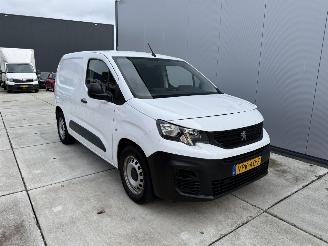 Schadeauto Peugeot Partner E-Partner PRO 50 kWh 136 PK 2022/3