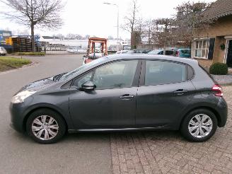 Peugeot 208 1.2 I ALLURE 5 DEURS AIRCO picture 2