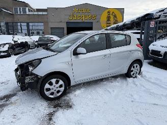 damaged passenger cars Hyundai I-20 LOUNGE PACK 2010/5