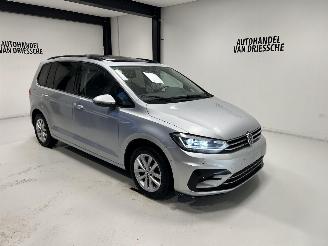 krockskadad bil auto Volkswagen Touran DSG+ PANORAMA 2016/10