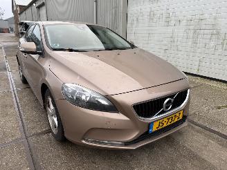 Schadeauto Volvo V-40 2.0 T2 Kinetic 2016/6
