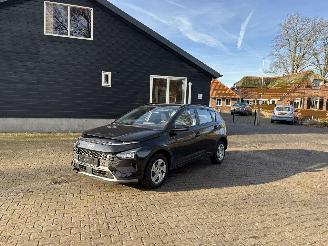 Damaged car Hyundai Bayon AUTOMAAT COMFORT NAVI CLIMA CAMERA B.J 11-2025 SCHROEFSCHADE 2025/11