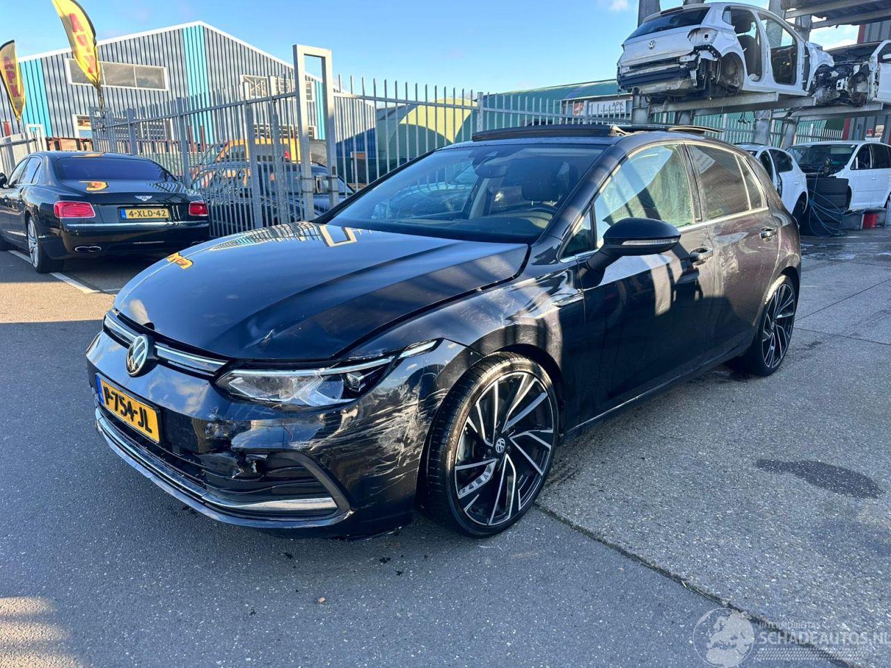 Volkswagen Golf 1.5 eTSI / DSG