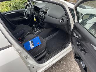 Fiat Punto Evo 5drs 73kw picture 8