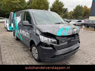 krockskadad bil auto Volkswagen Transporter  2023/7