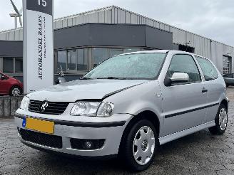 Unfallwagen Volkswagen Polo 1.4-16V Trendline 2000/1