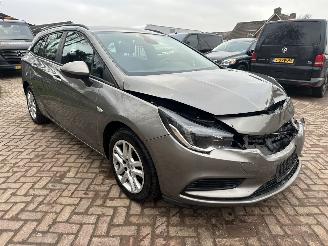 Schadeauto Opel Astra 1.0 Online Ed. SPORTS TOURER 2017/8