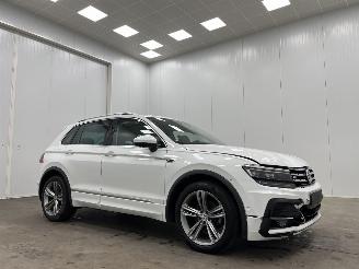 Damaged car Volkswagen Tiguan 2.0 TDI DSG R-Line Panoramadak Navi Clima 2020/2