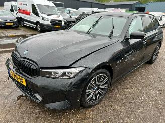 damaged passenger cars BMW 3-serie 320e Touring Automaat  ( Nieuw Prijs 66500,00 ) 2024/3