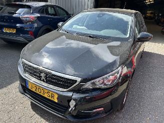 skadebil auto Peugeot 308 SW  1.2 PureTech  Bluelease Active 2020/10