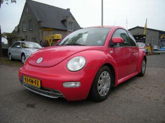 Vaurioauto  passenger cars Volkswagen New-beetle 1.9 TDI 90 (9C1) HIGHLINE MET OA AIRCO 2000/6